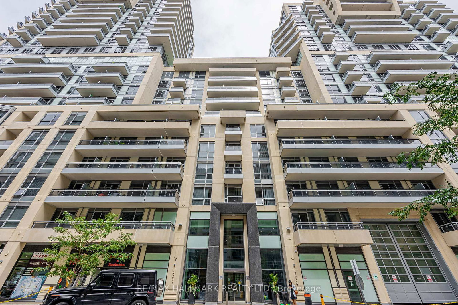 9205 Yonge St, unit 1702 for rent