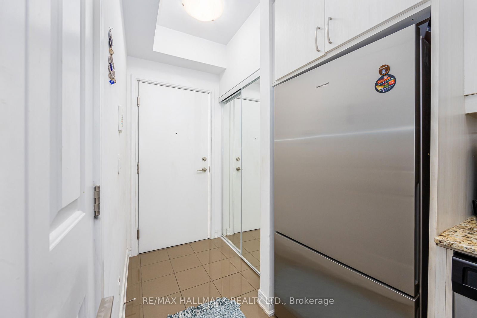 9205 Yonge St, unit 1702 for rent