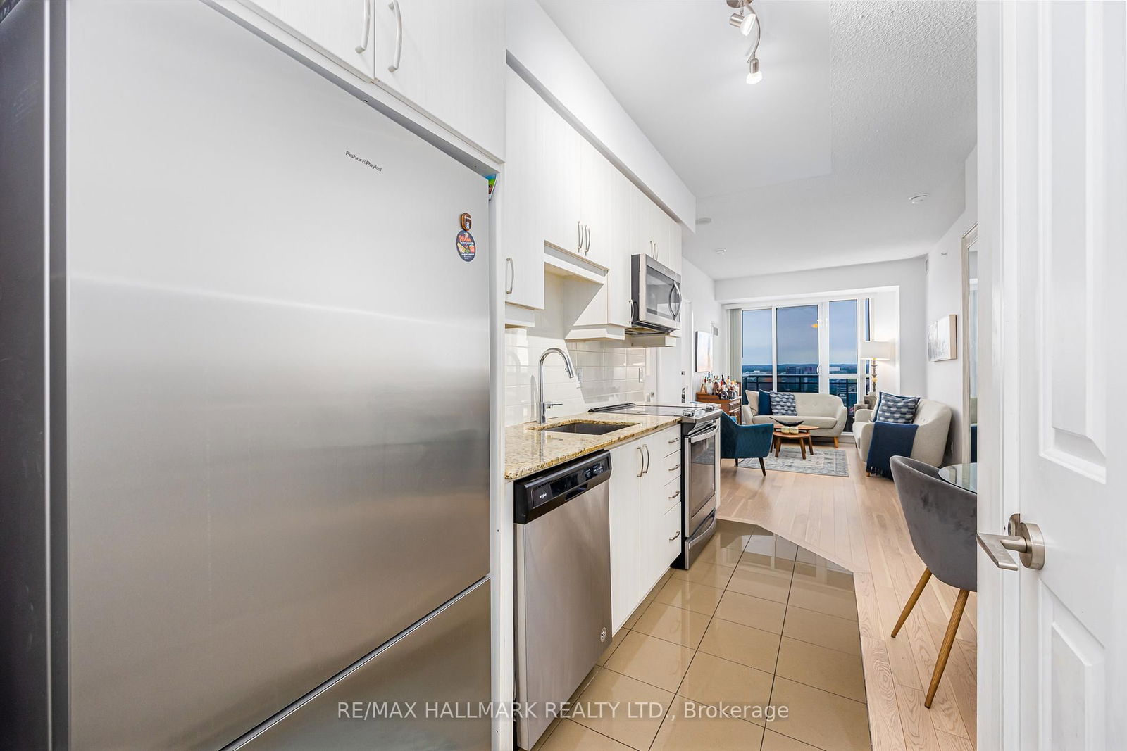 9205 Yonge St, unit 1702 for rent