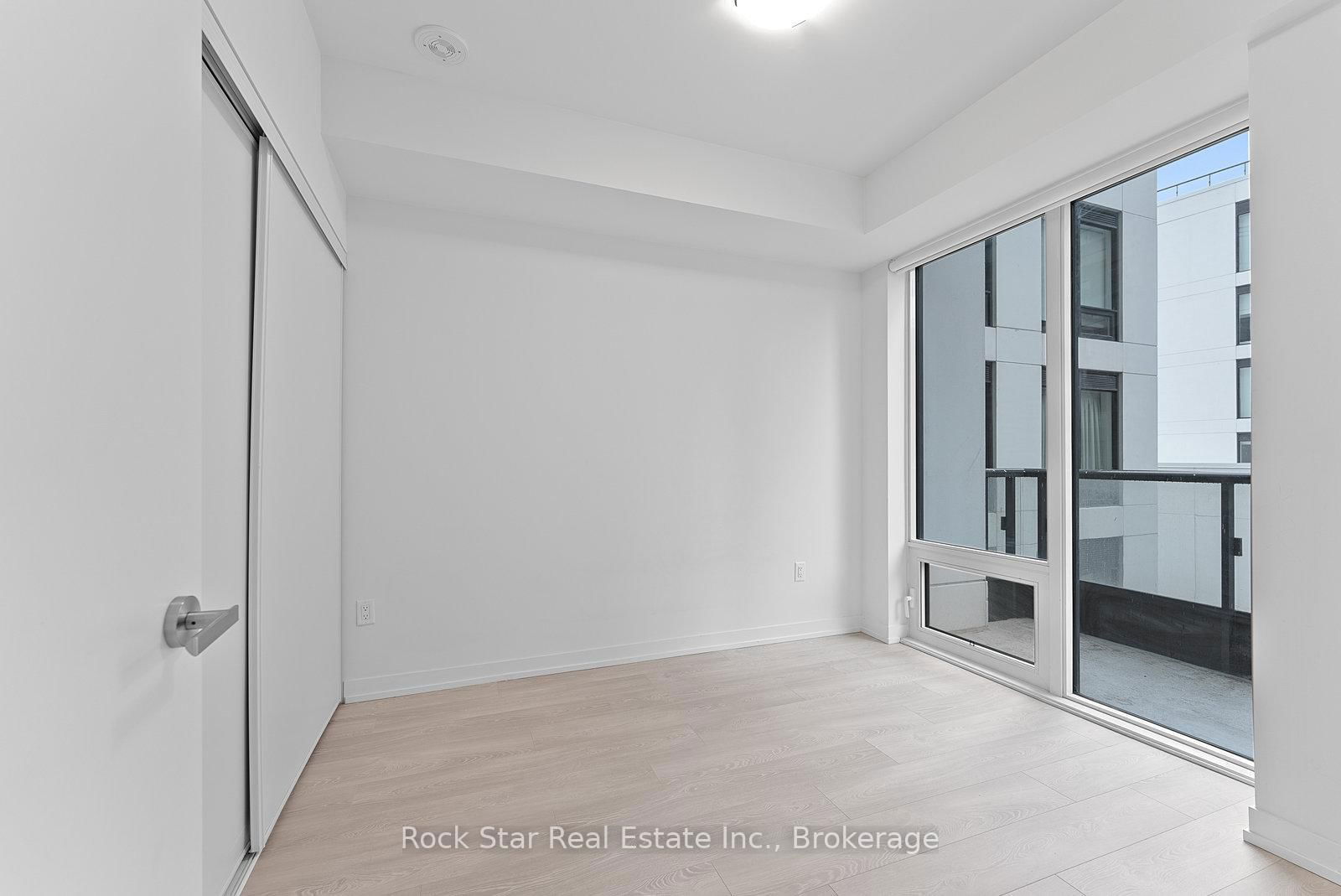 8868 Yonge St, unit 226E for sale