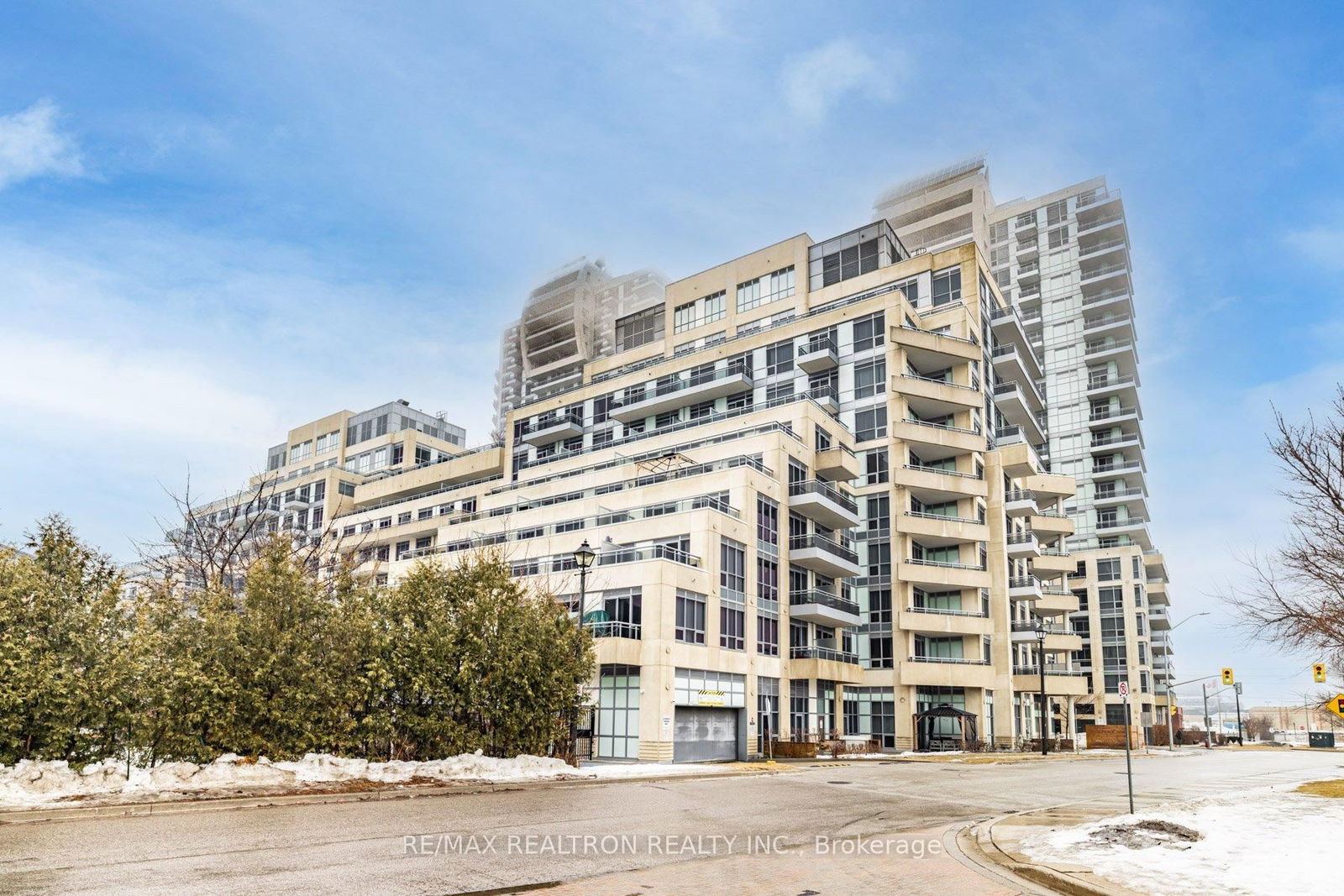 9199 Yonge St, unit SE403 for sale