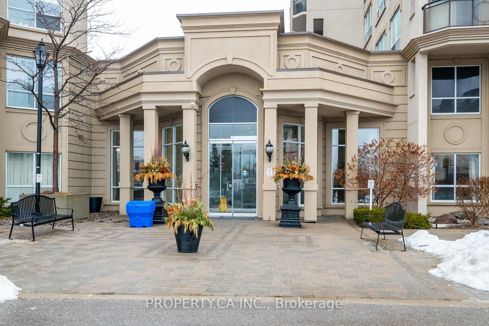 8 Maison Parc Crt, unit 606 for sale