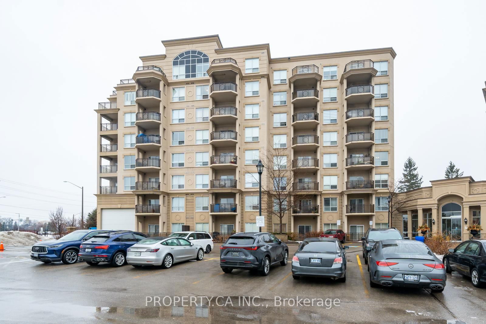 8 Maison Parc Crt, unit 606 for sale