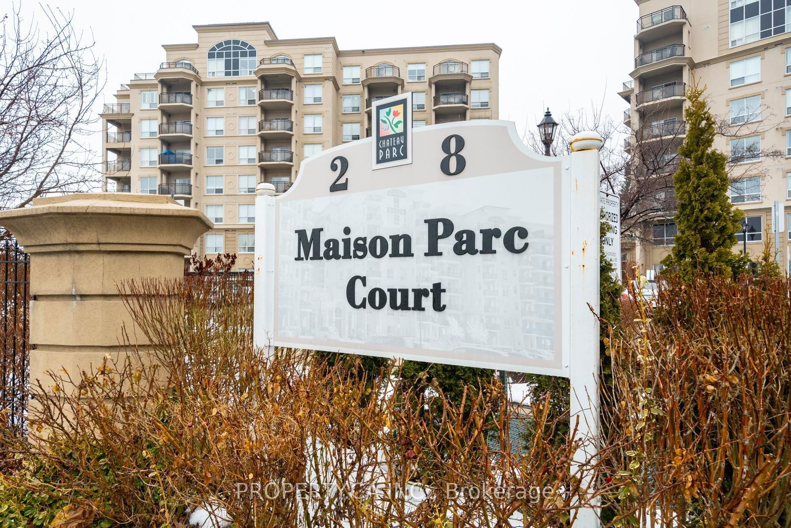 8 Maison Parc Crt, unit 606 for sale