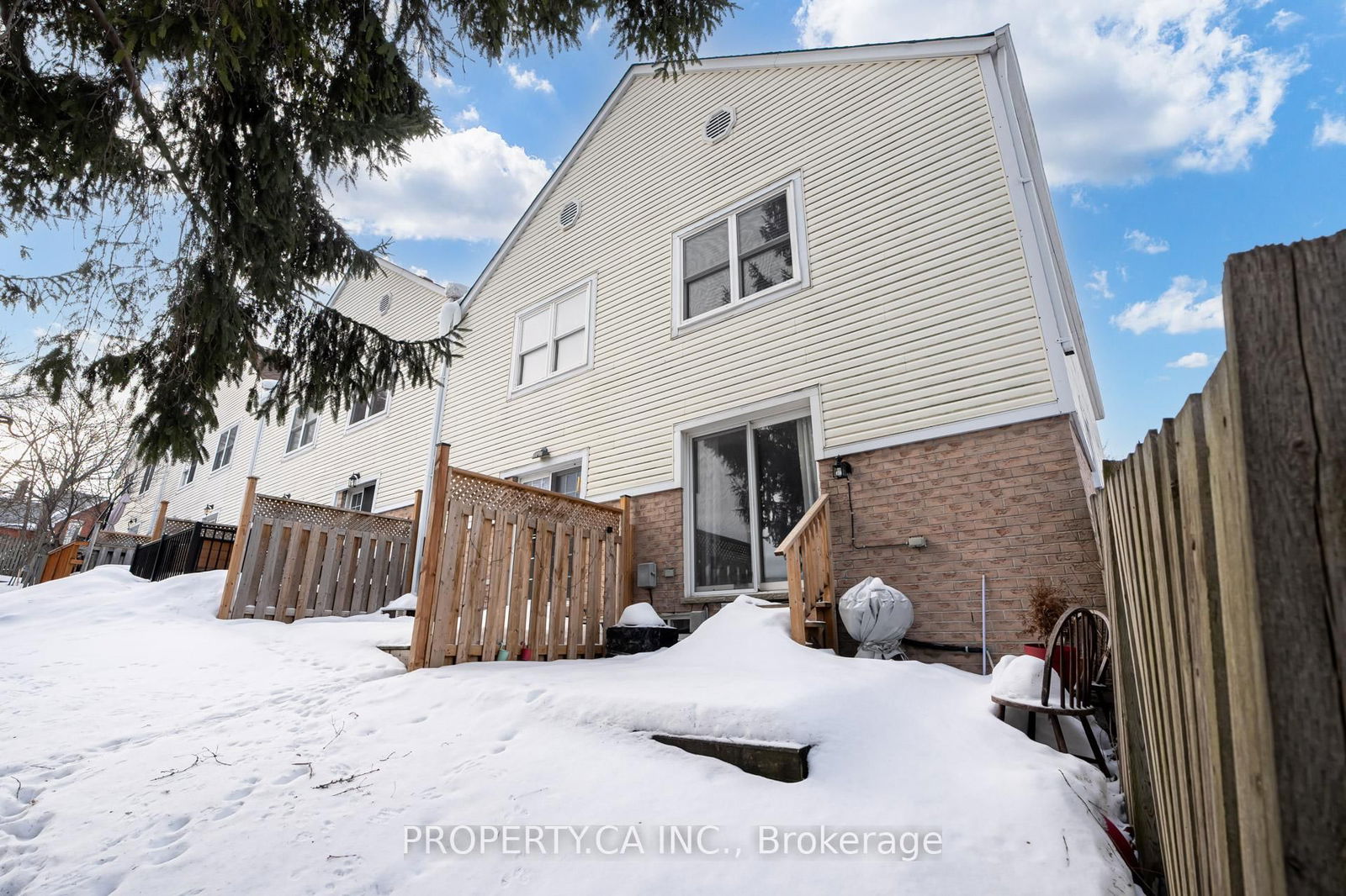 Robertson Place Townhomes, Newmarket, Toronto