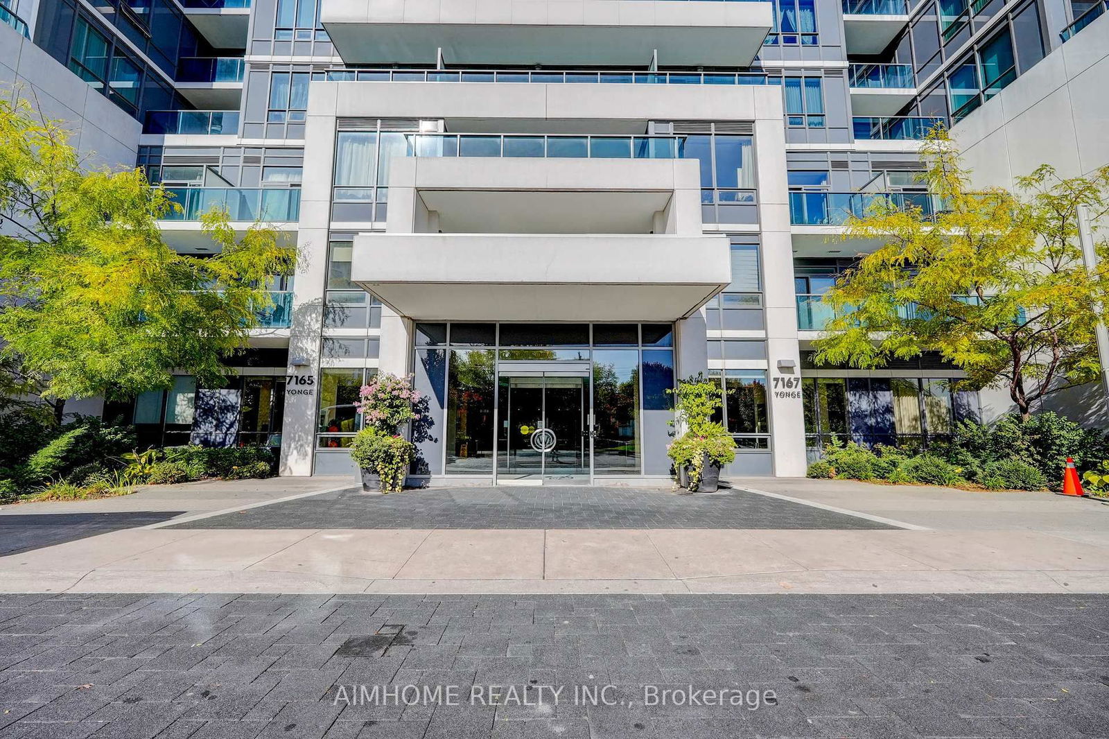 7165 Yonge St, unit 319 for rent