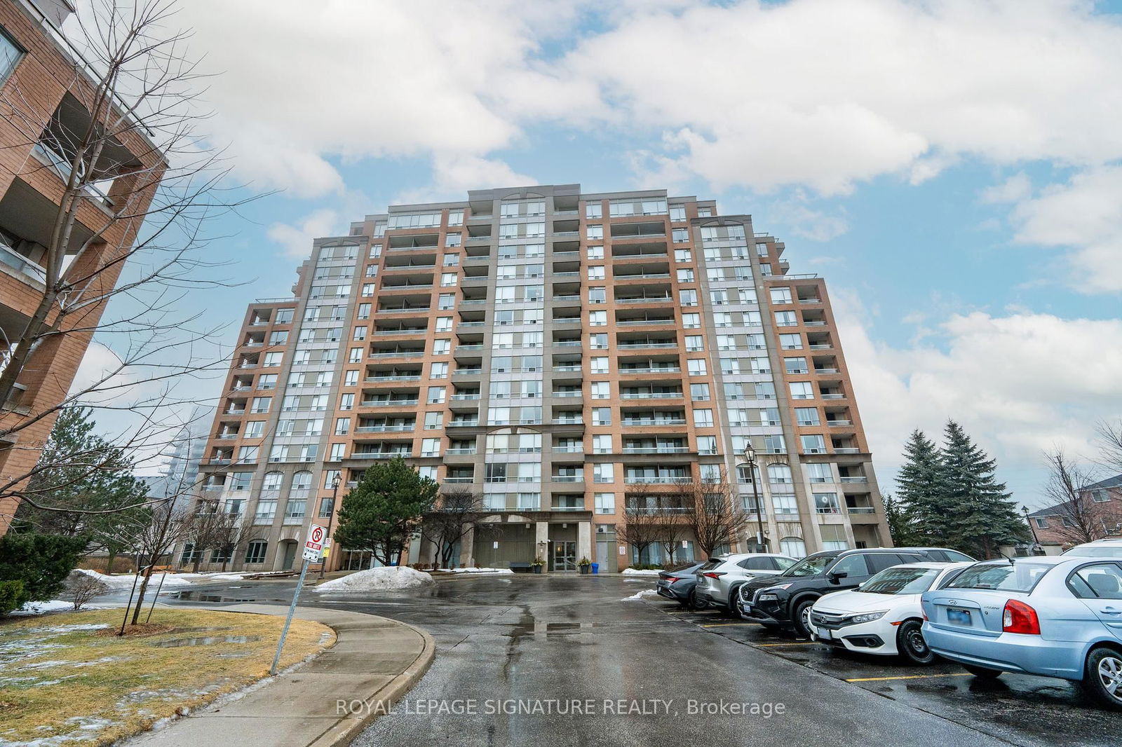 9 Northern Heights Dr, unit 612 for rent