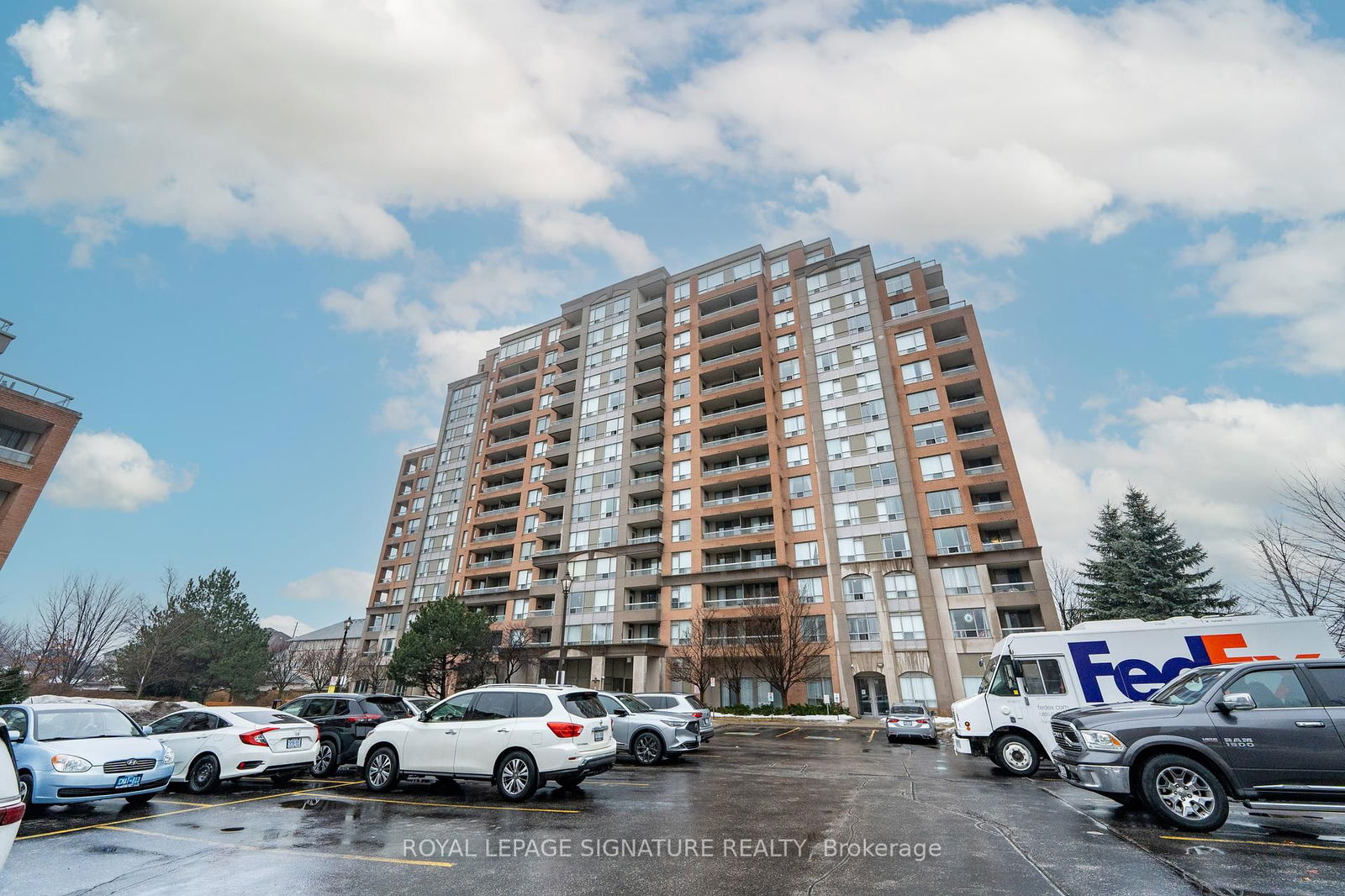 9 Northern Heights Dr, unit 612 for rent