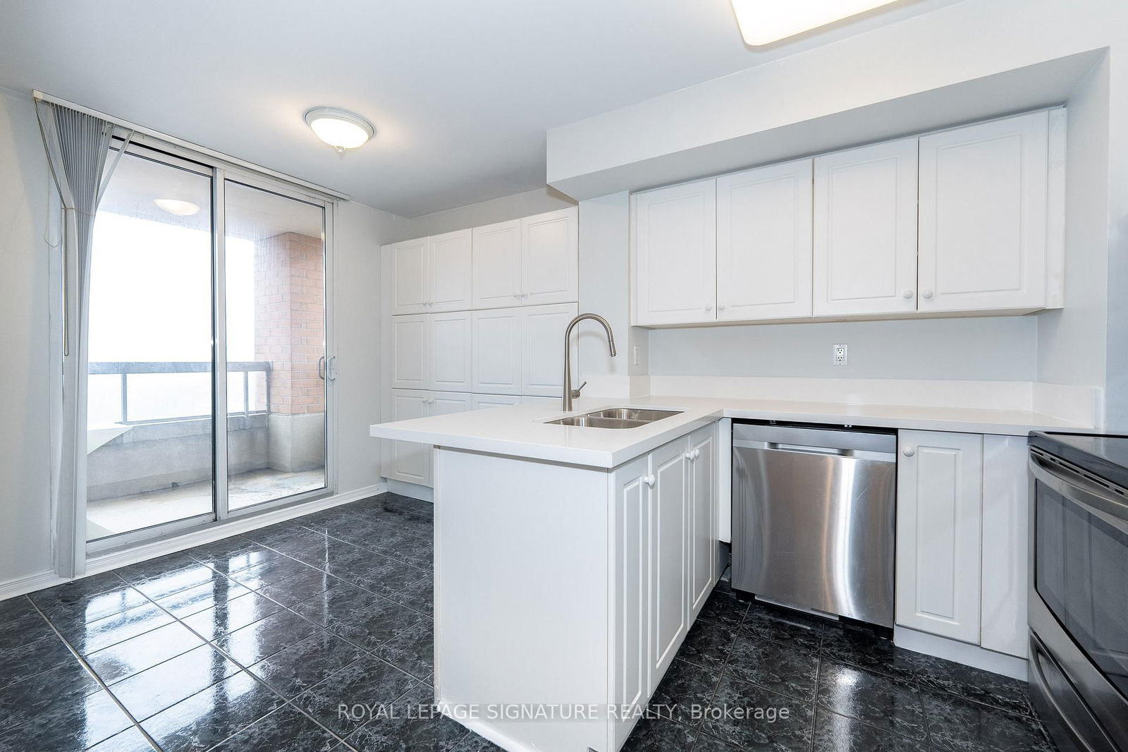 9 Northern Heights Dr, unit 612 for rent