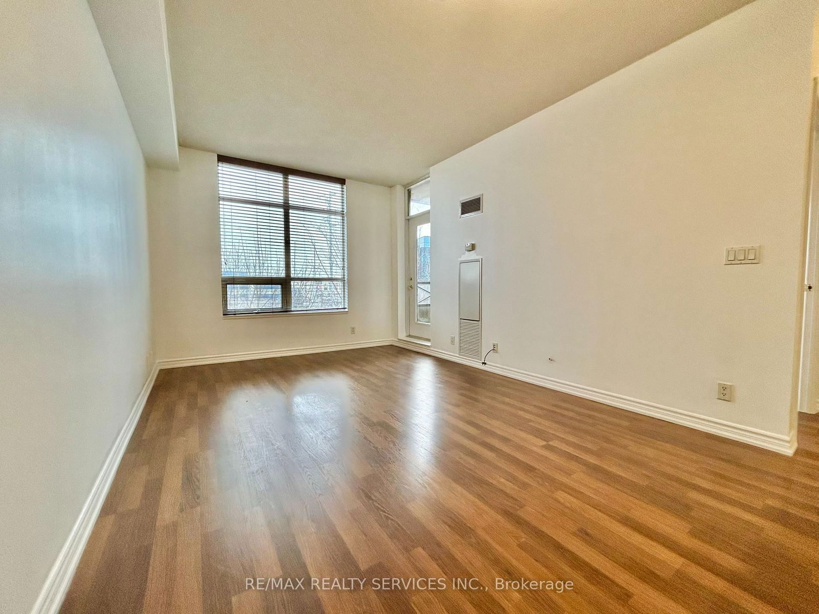 9225 Jane St, unit 303 for rent