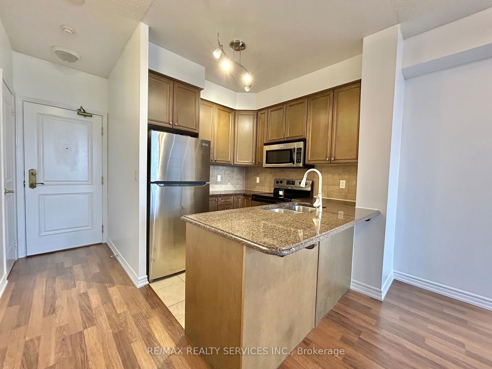 9225 Jane St, unit 303 for rent