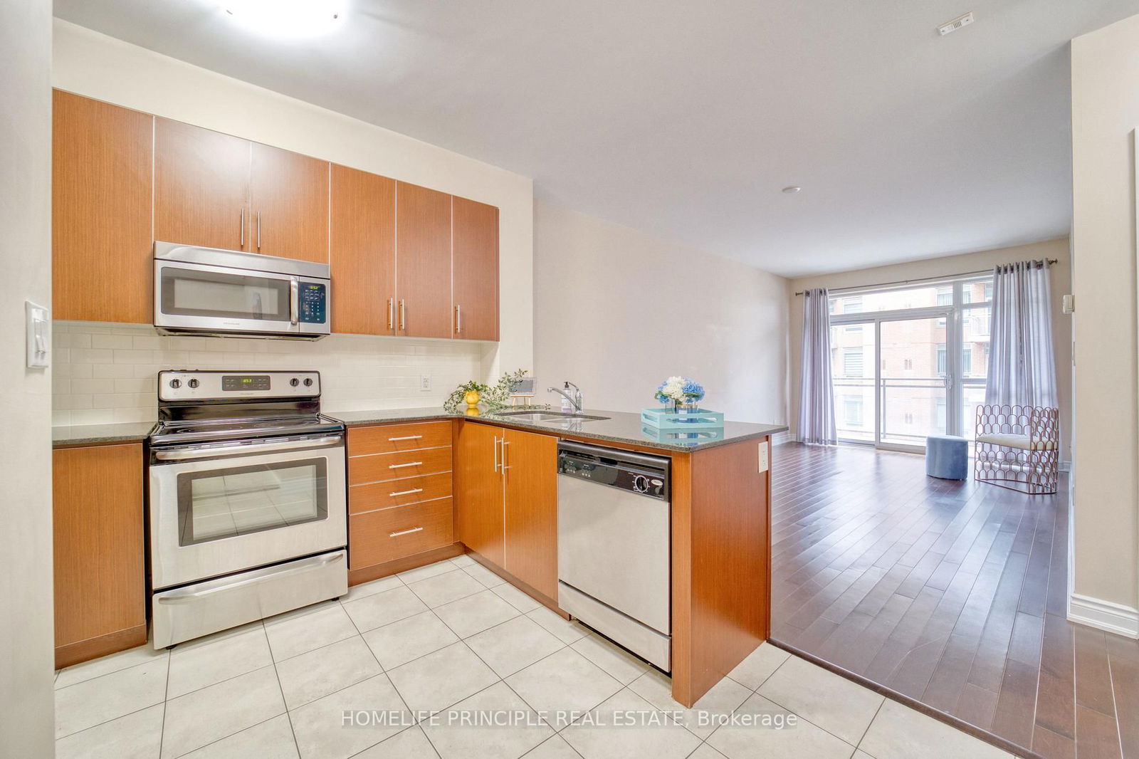 281 Woodbridge Ave E, unit 406 for rent