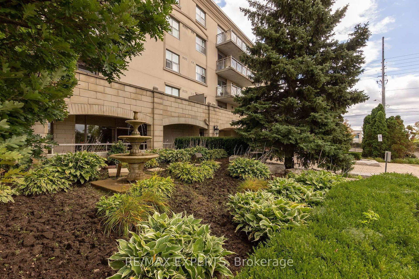 2500 Rutherford Rd E, unit Unit 516 for sale