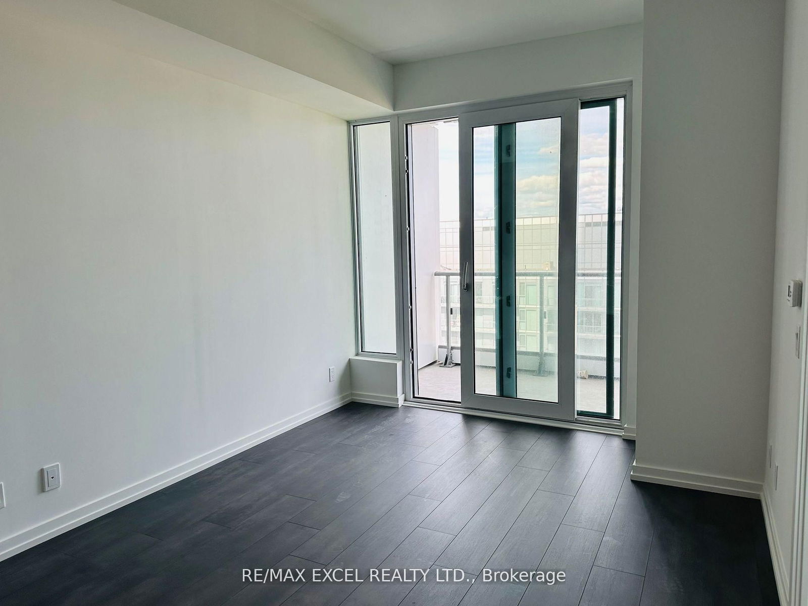 7890 Jane St, unit 4111 for rent