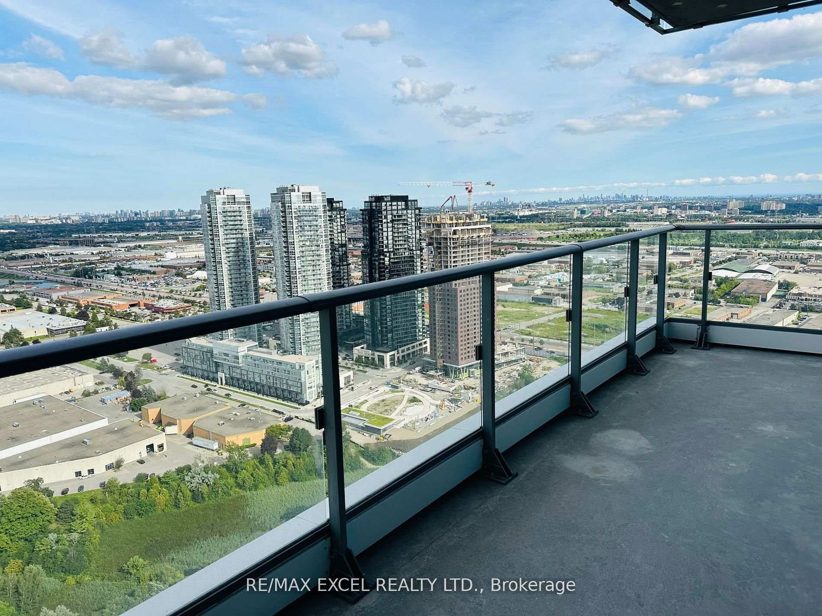 7890 Jane St, unit 4111 for rent