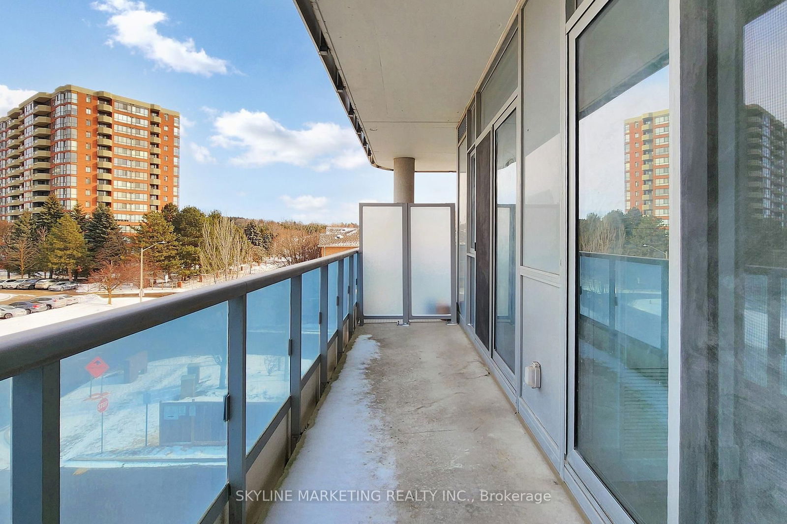 9471 Yonge St, unit 305 for rent