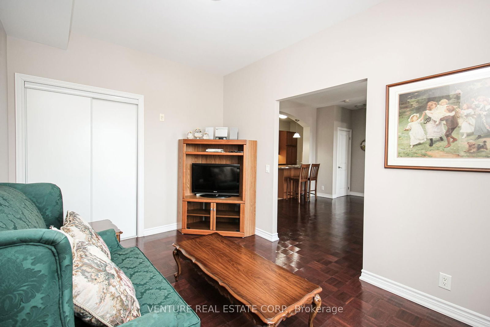 9519 Keele St, unit 302 for sale