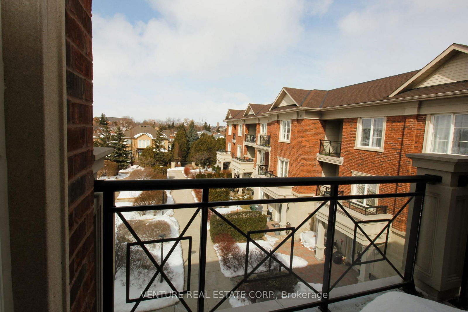 9519 Keele St, unit 302 for sale