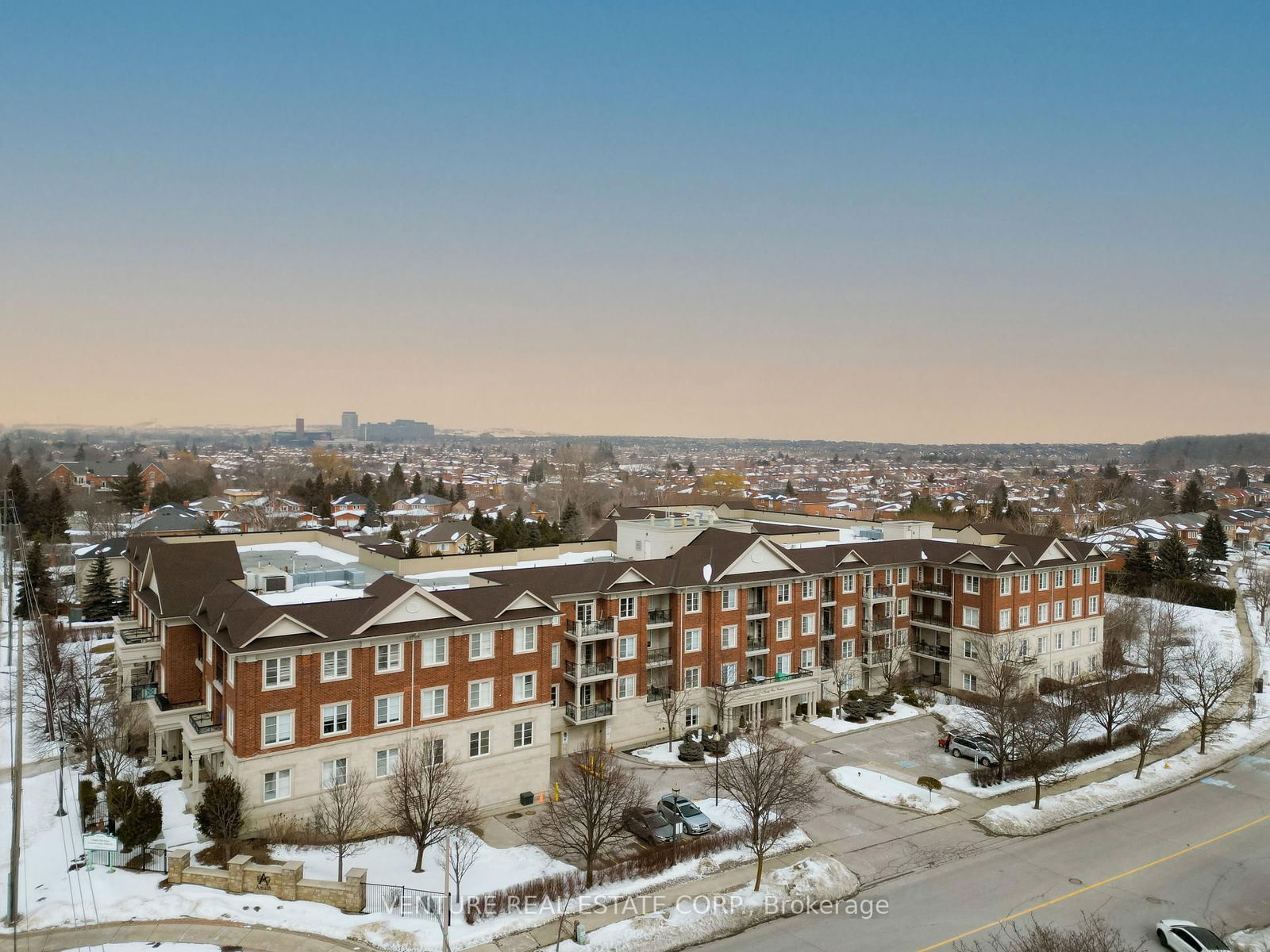 9519 Keele St, unit 302 for sale