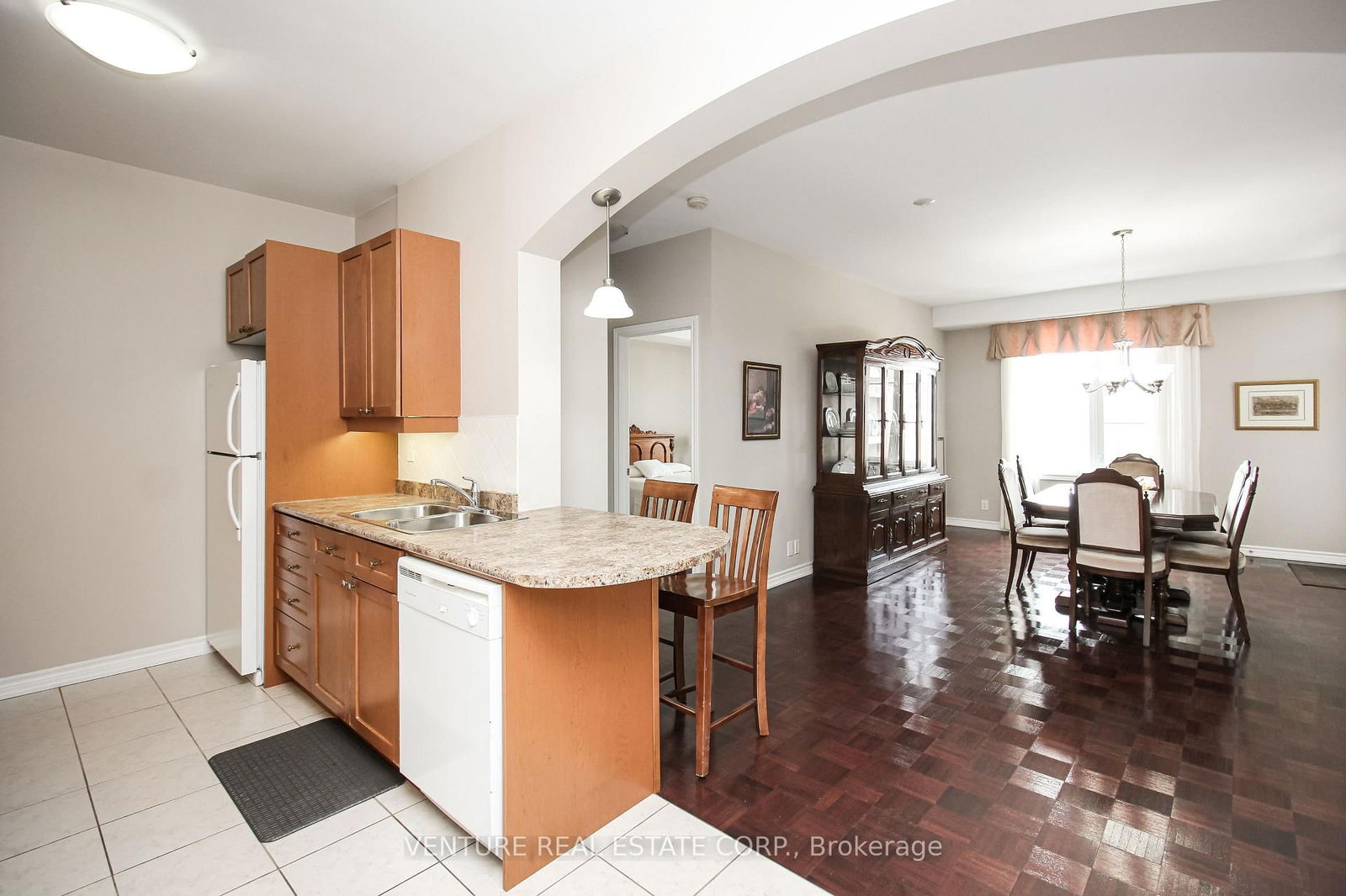 9519 Keele St, unit 302 for sale