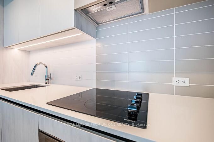 7890 Jane St, unit 1912 for sale