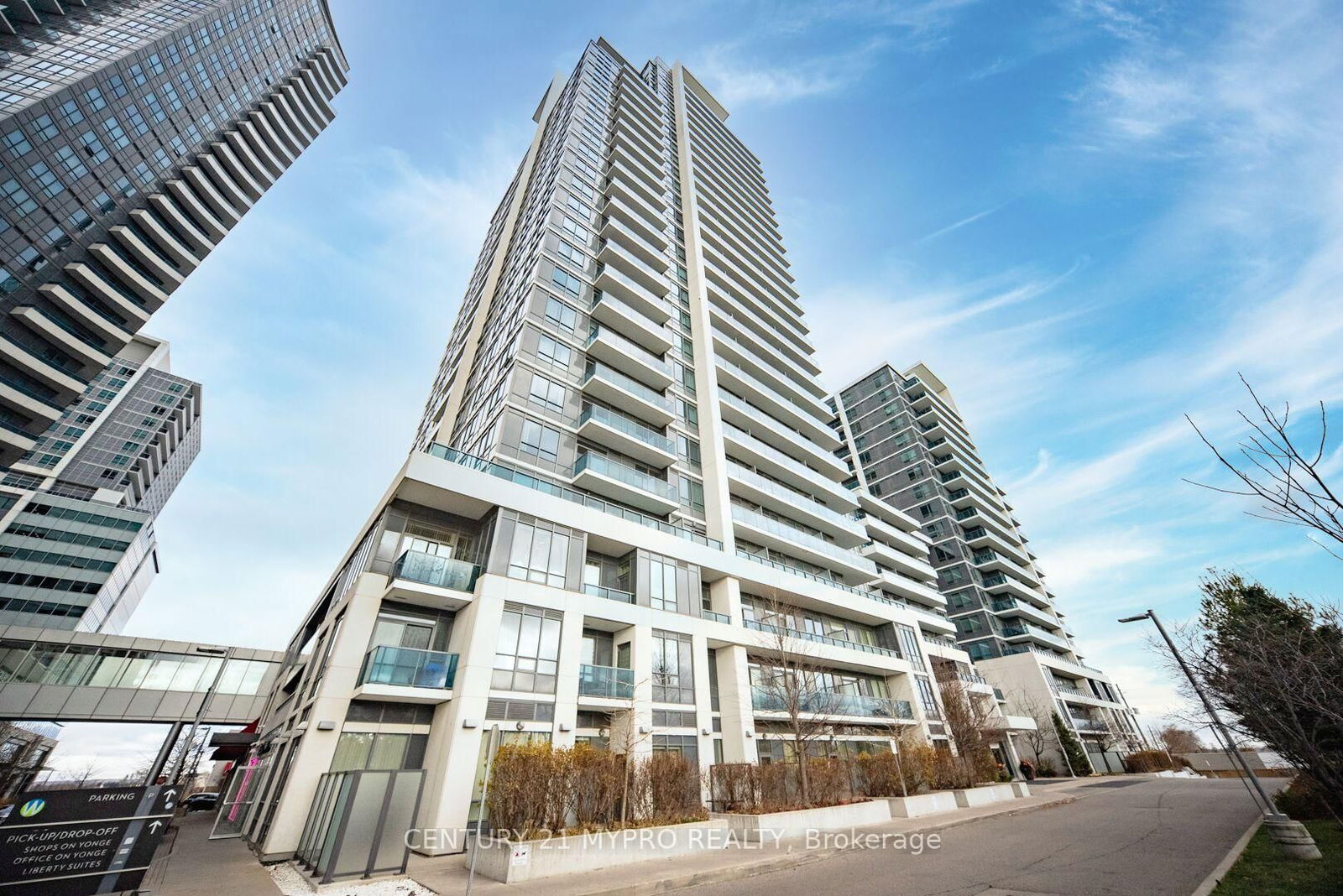 7165 Yonge St, unit 903 for sale