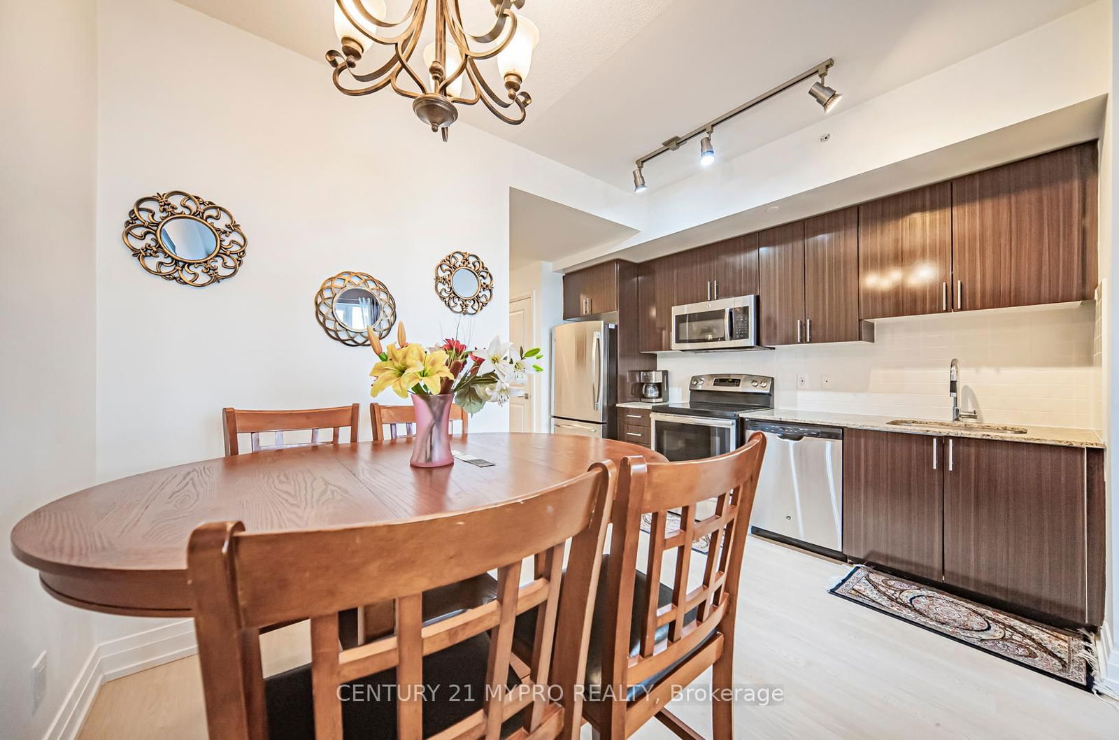 7165 Yonge St, unit 903 for sale