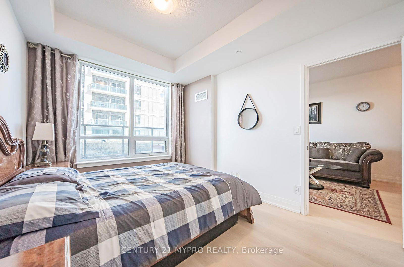 7165 Yonge St, unit 903 for sale