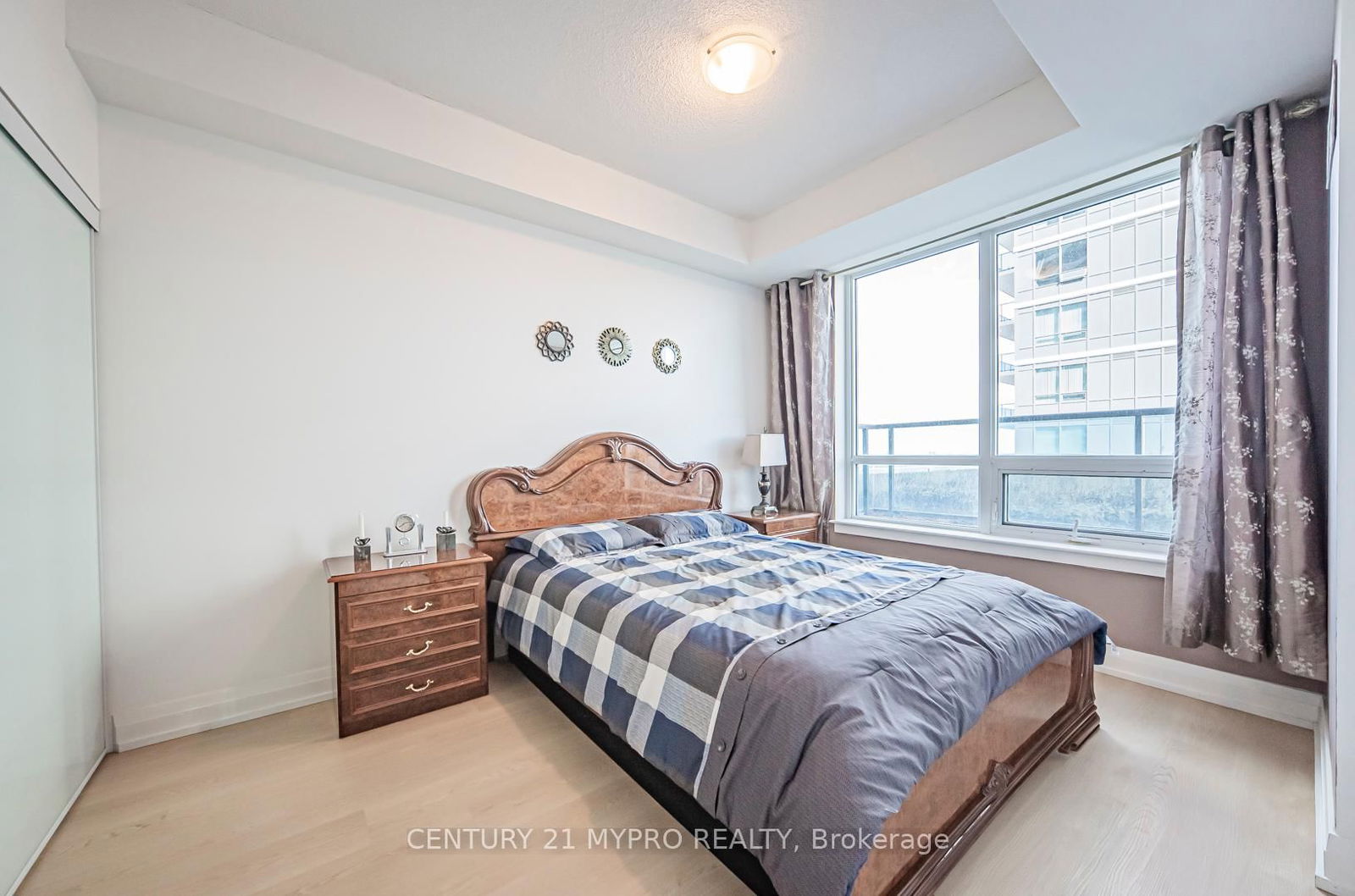 7165 Yonge St, unit 903 for sale