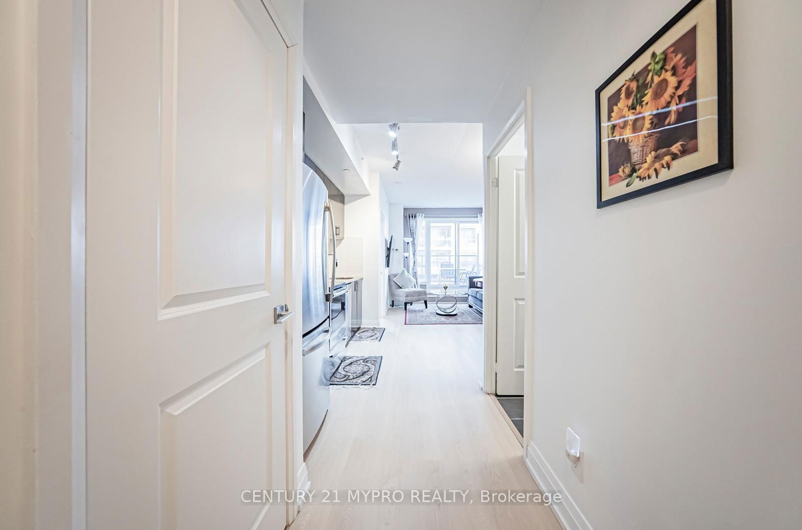 7165 Yonge St, unit 903 for sale