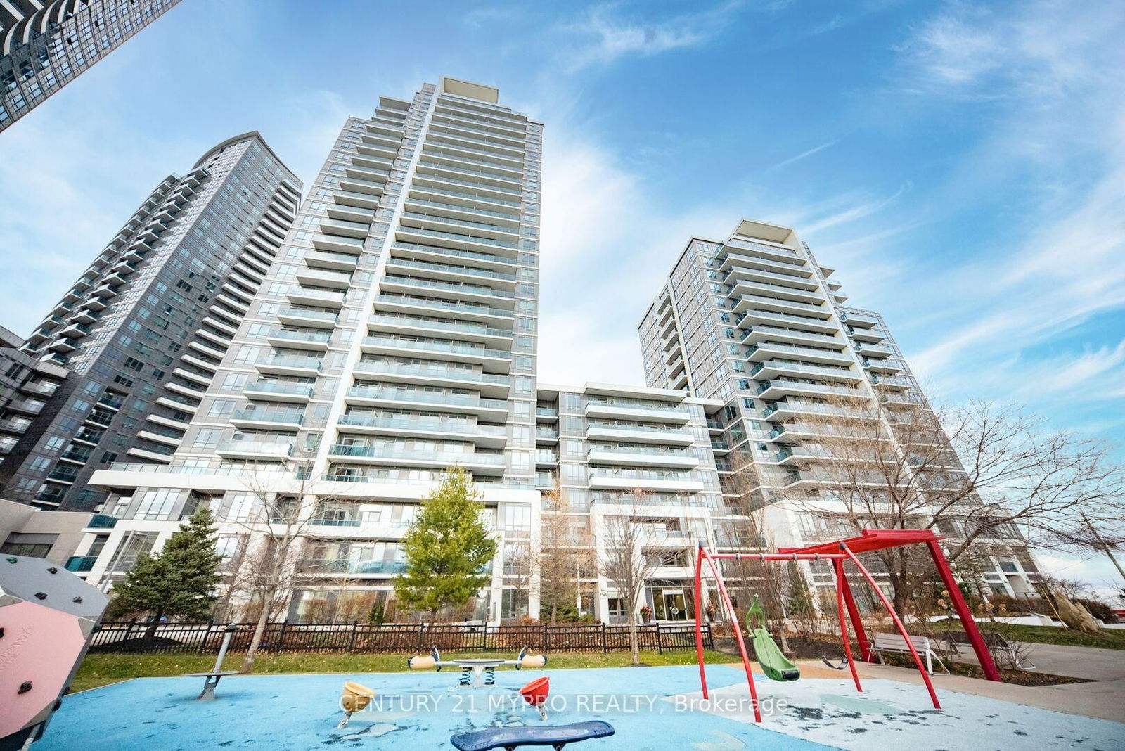 7165 Yonge St, unit 903 for sale