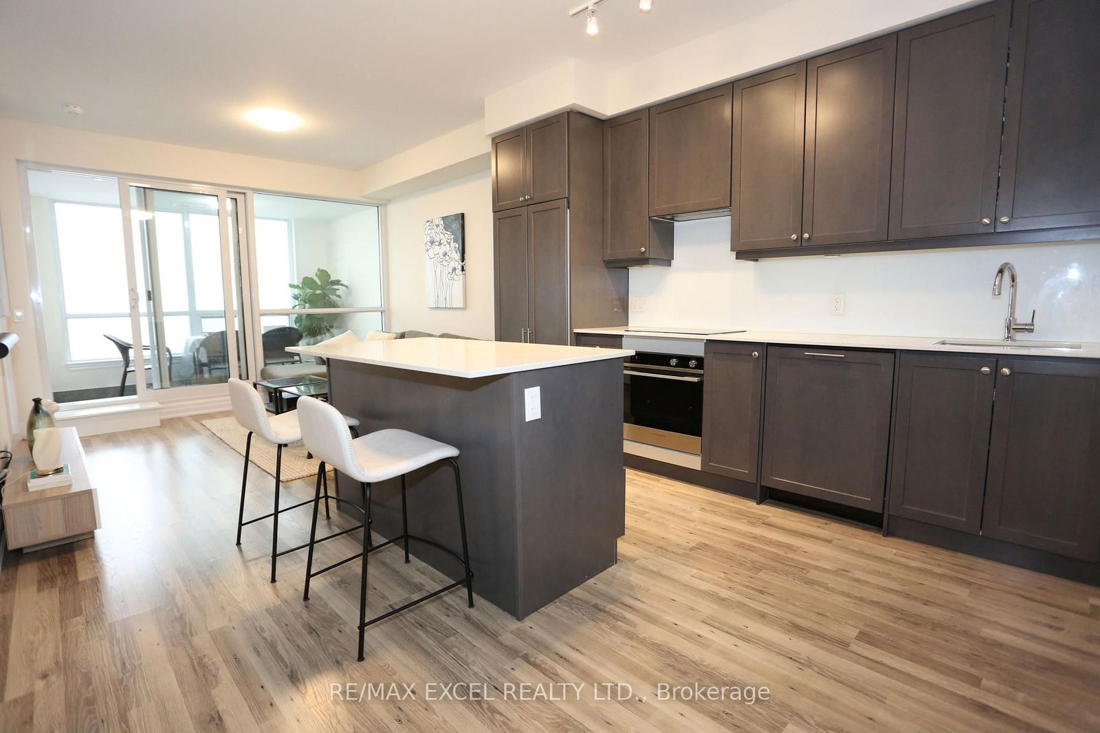 9075 Jane St, unit 705 for sale