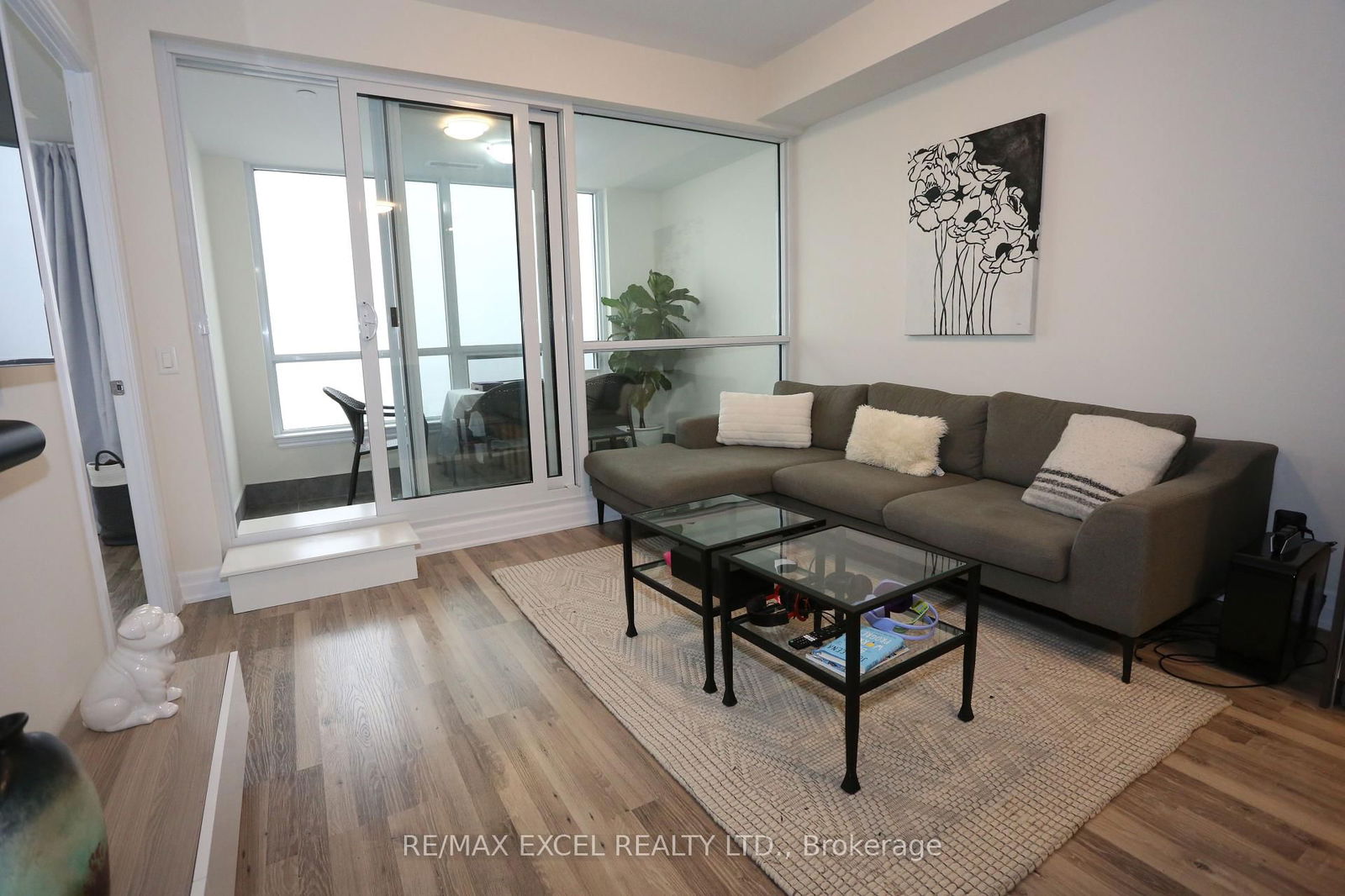 9075 Jane St, unit 705 for sale