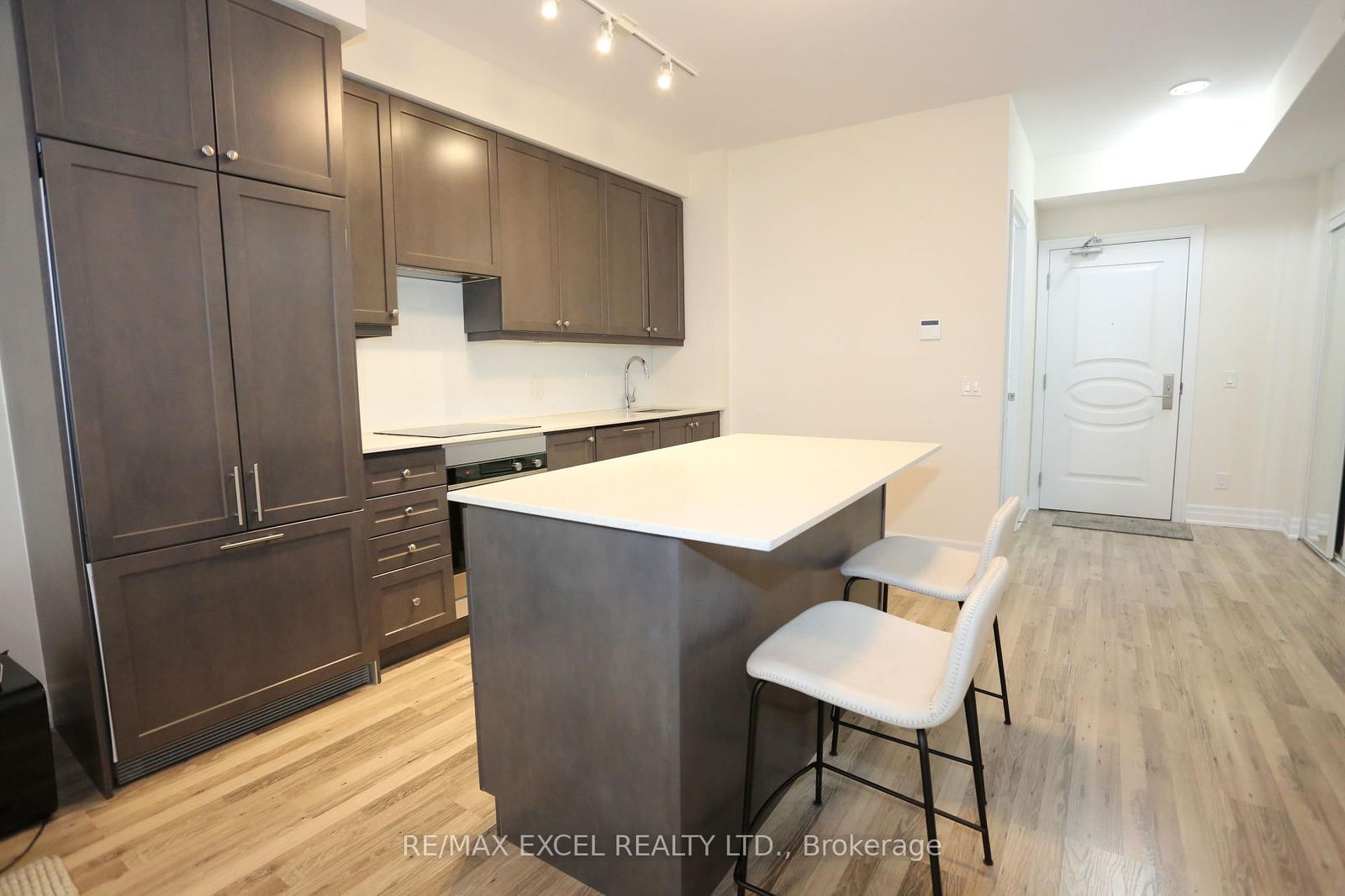 9075 Jane St, unit 705 for sale