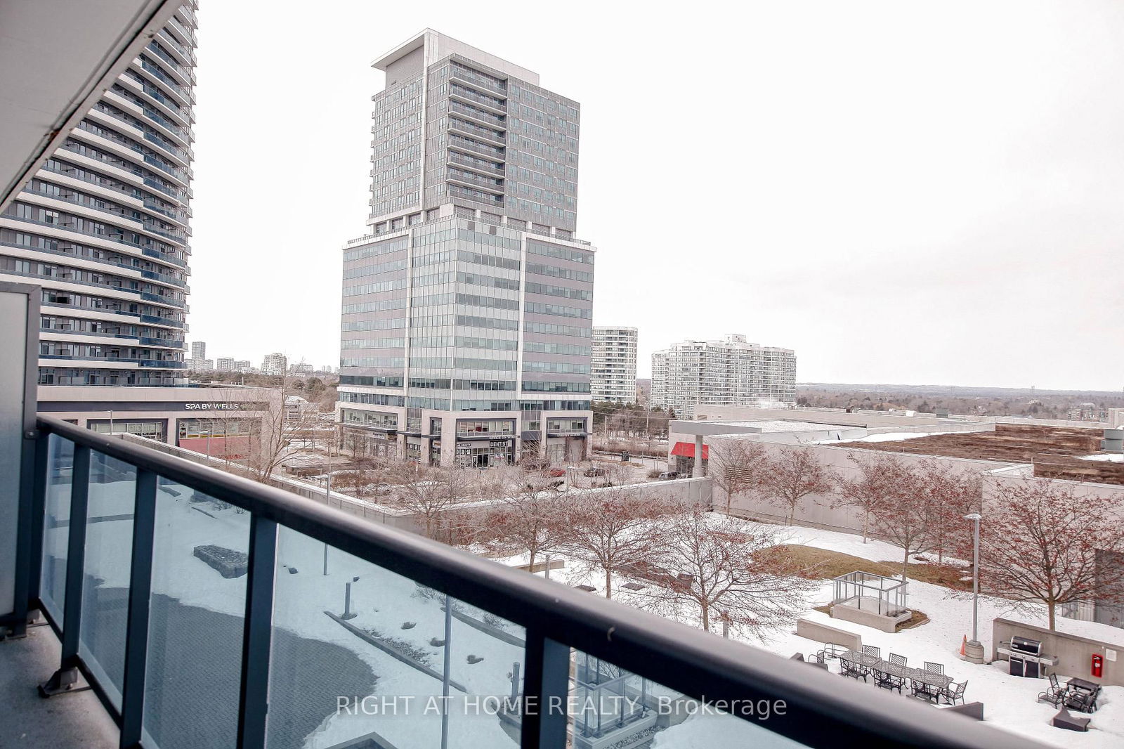 7167 Yonge St St, unit 510 for sale