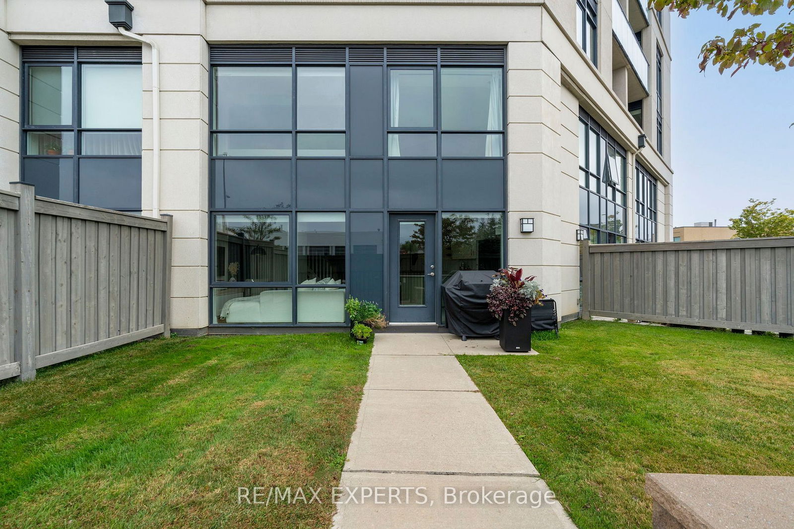 24 Woodstream Blvd, unit 102 for sale