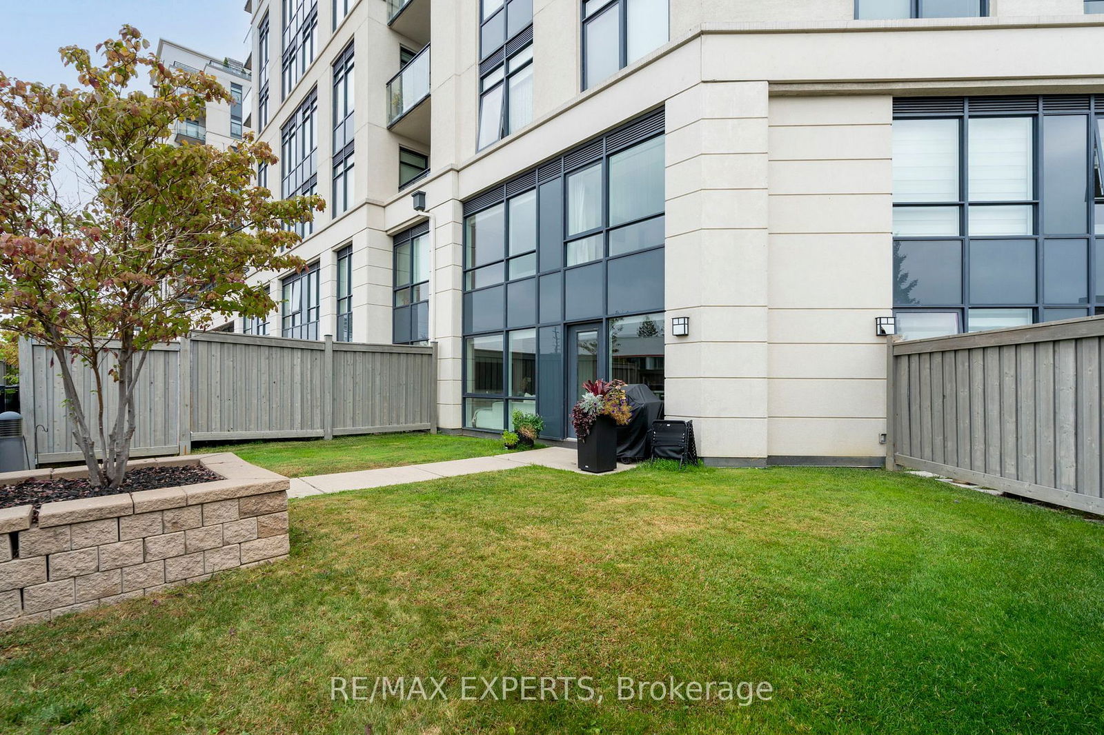 24 Woodstream Blvd, unit 102 for sale