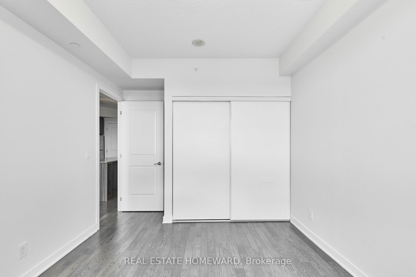 9201 Yonge St, unit 2207 for sale