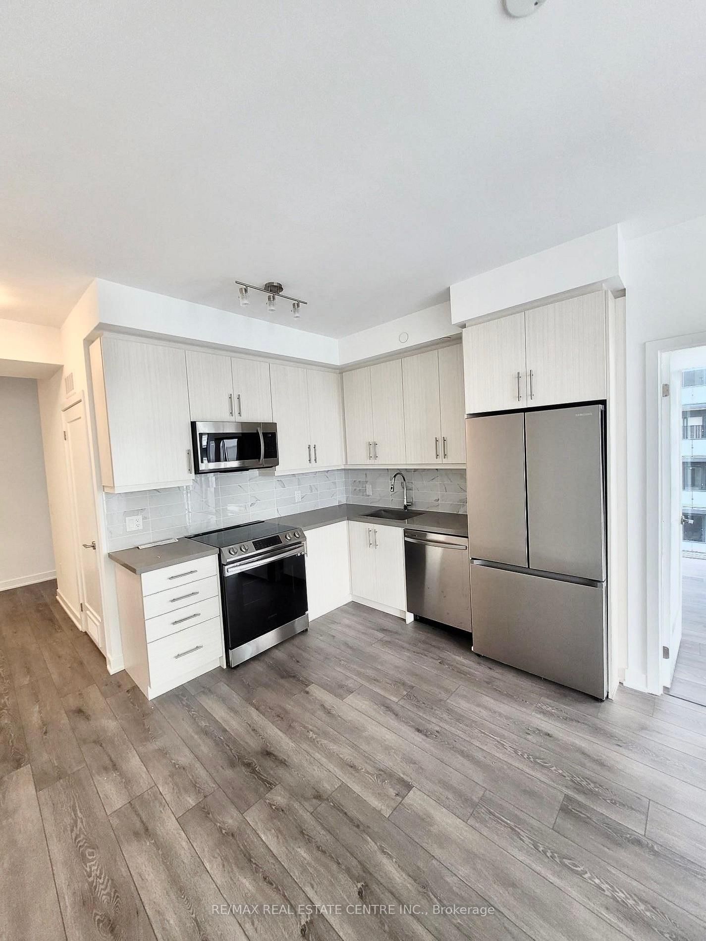 95 Oneida Cres, unit 1504 for rent