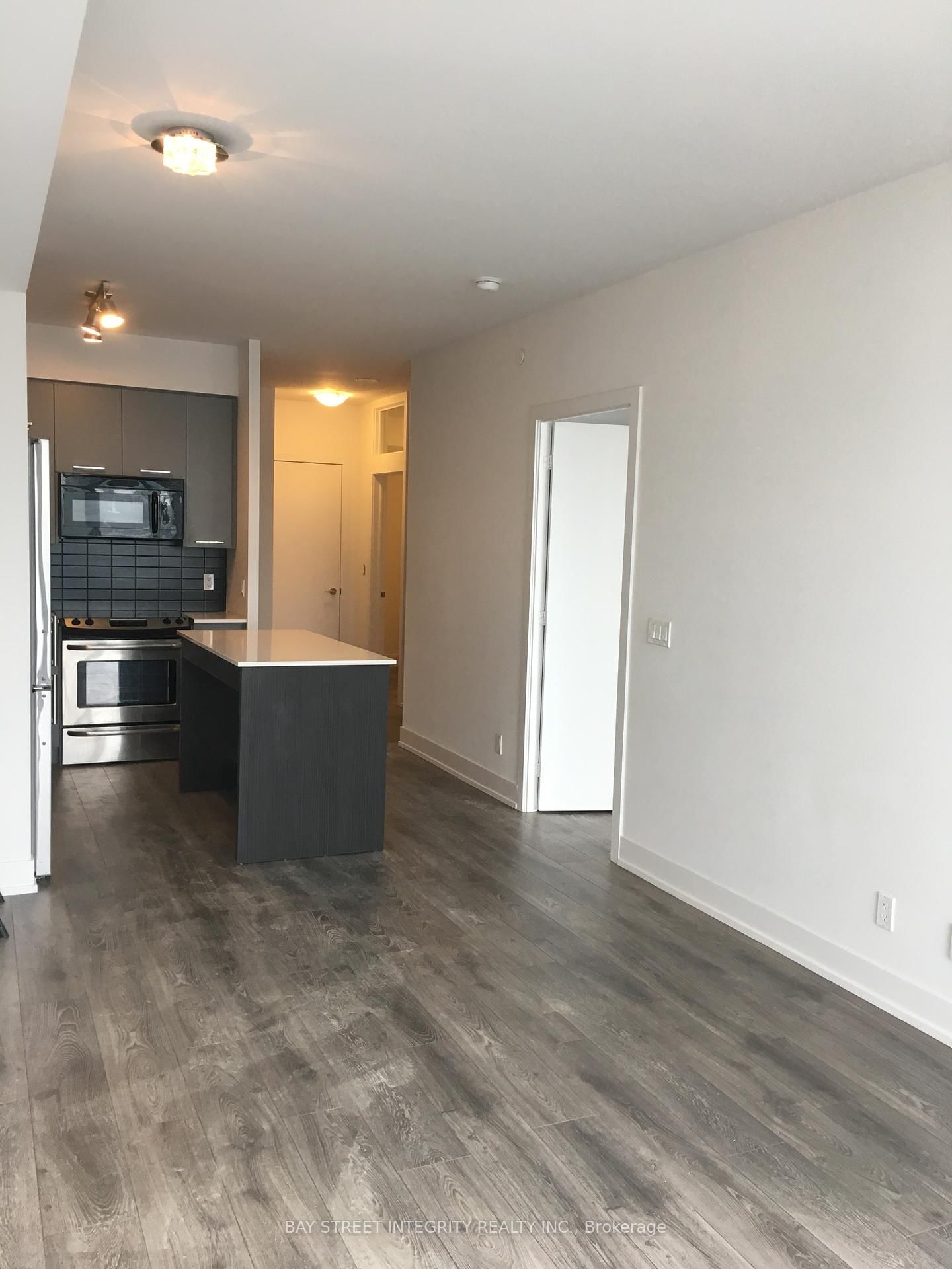 9471 Yonge St, unit 1205 for rent