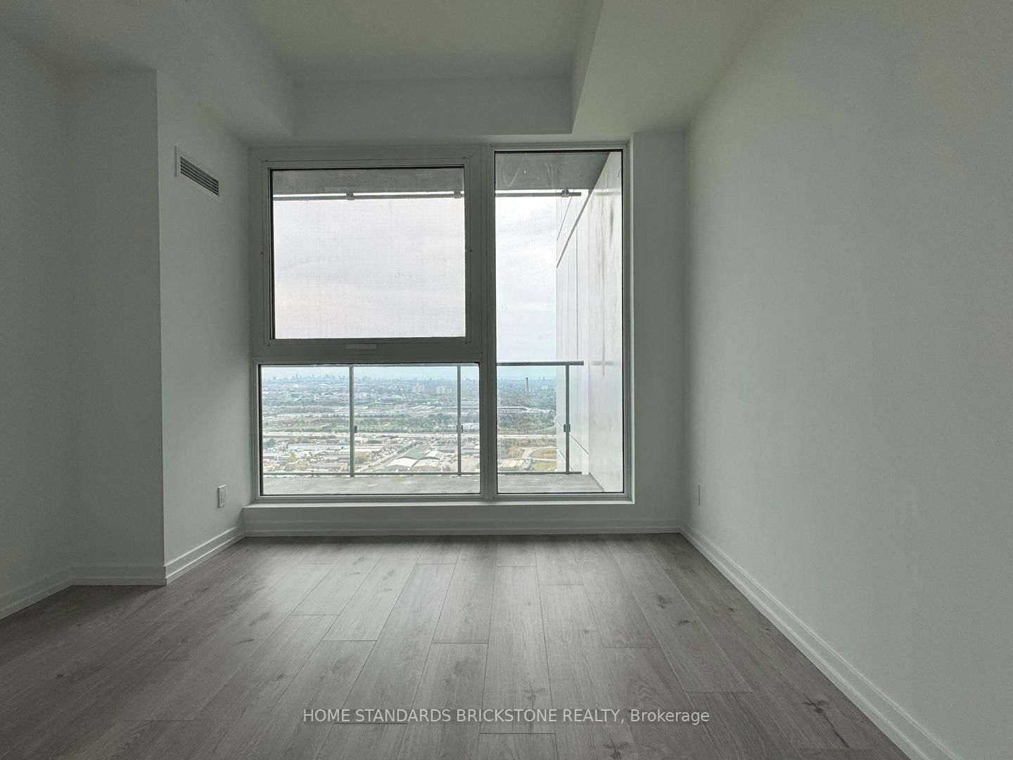 7890 Jane St, unit 5501 for rent