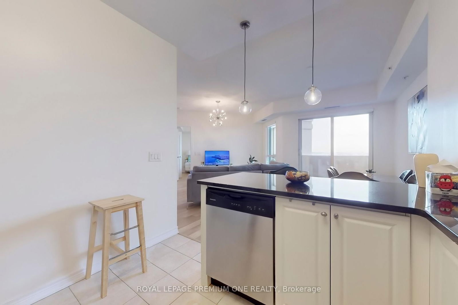 9255 Jane St N, unit 1407 for sale