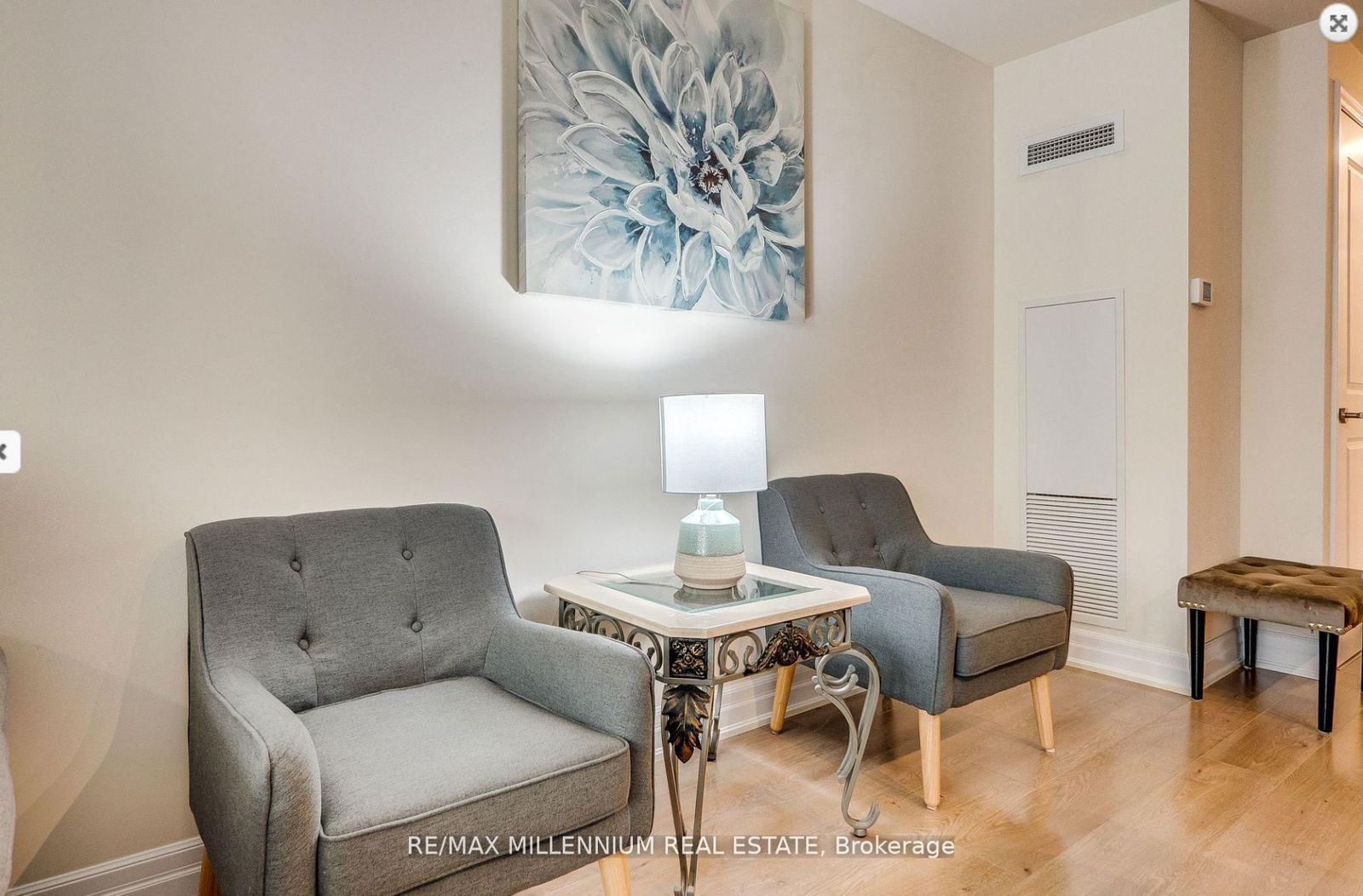 9075 Jane St, unit 421 for sale