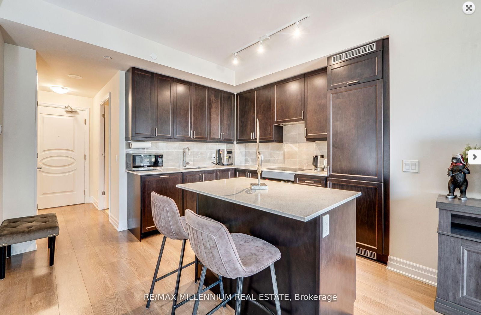 9075 Jane St, unit 421 for sale