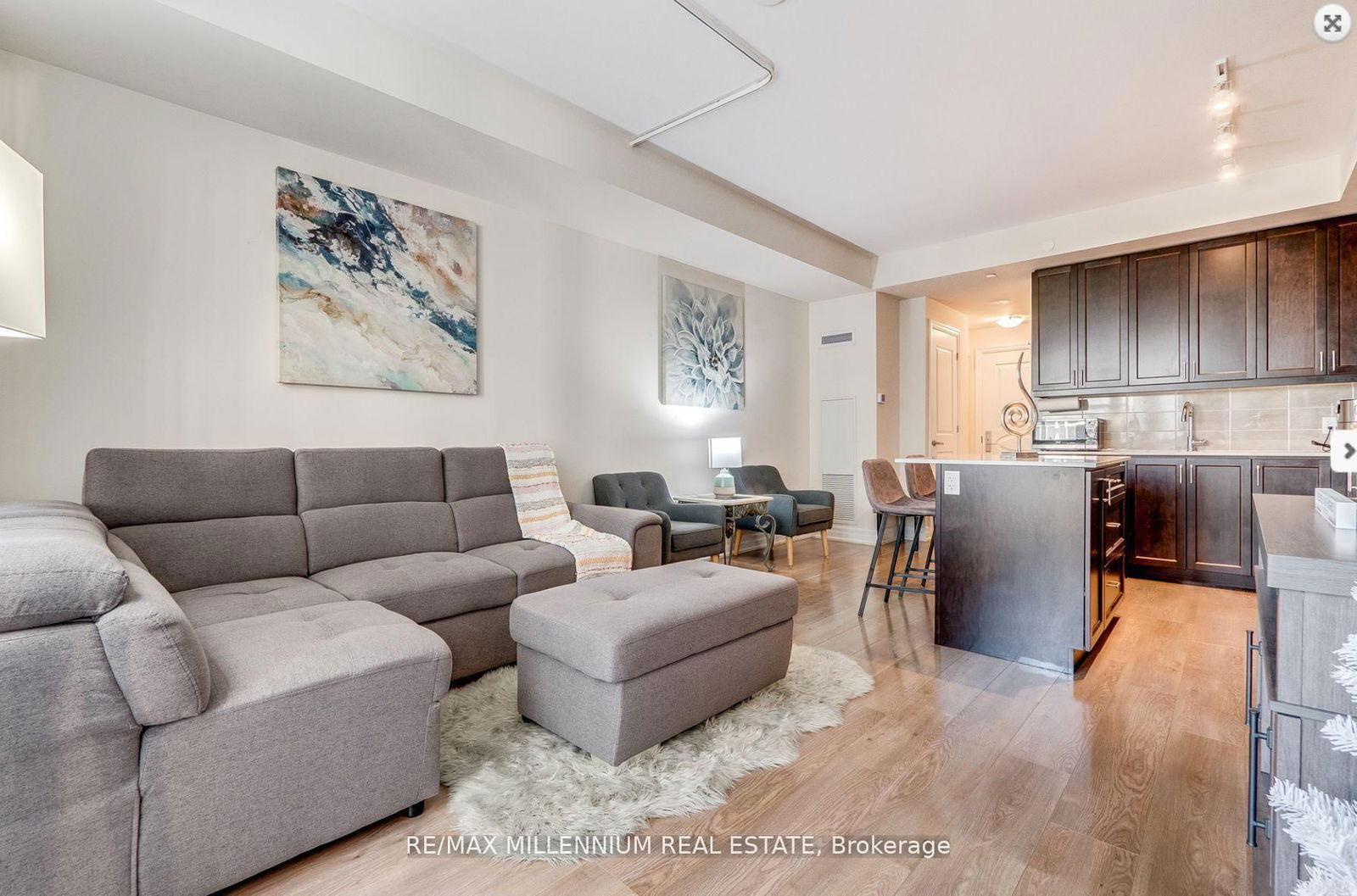 9075 Jane St, unit 421 for sale