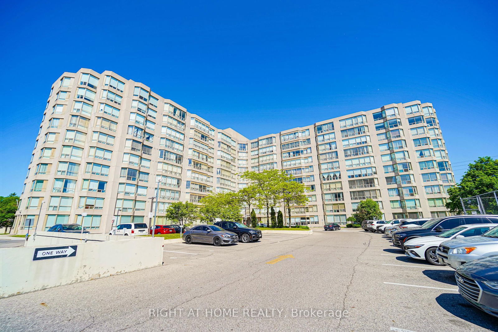 309 Major Mackenzie Dr E, unit 202 for sale