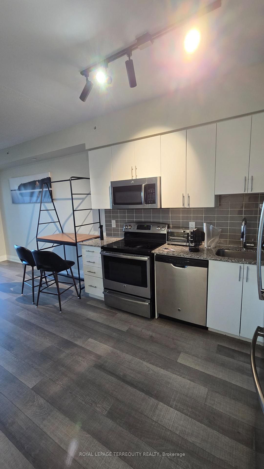 7165 Yonge St, unit 1710 for rent