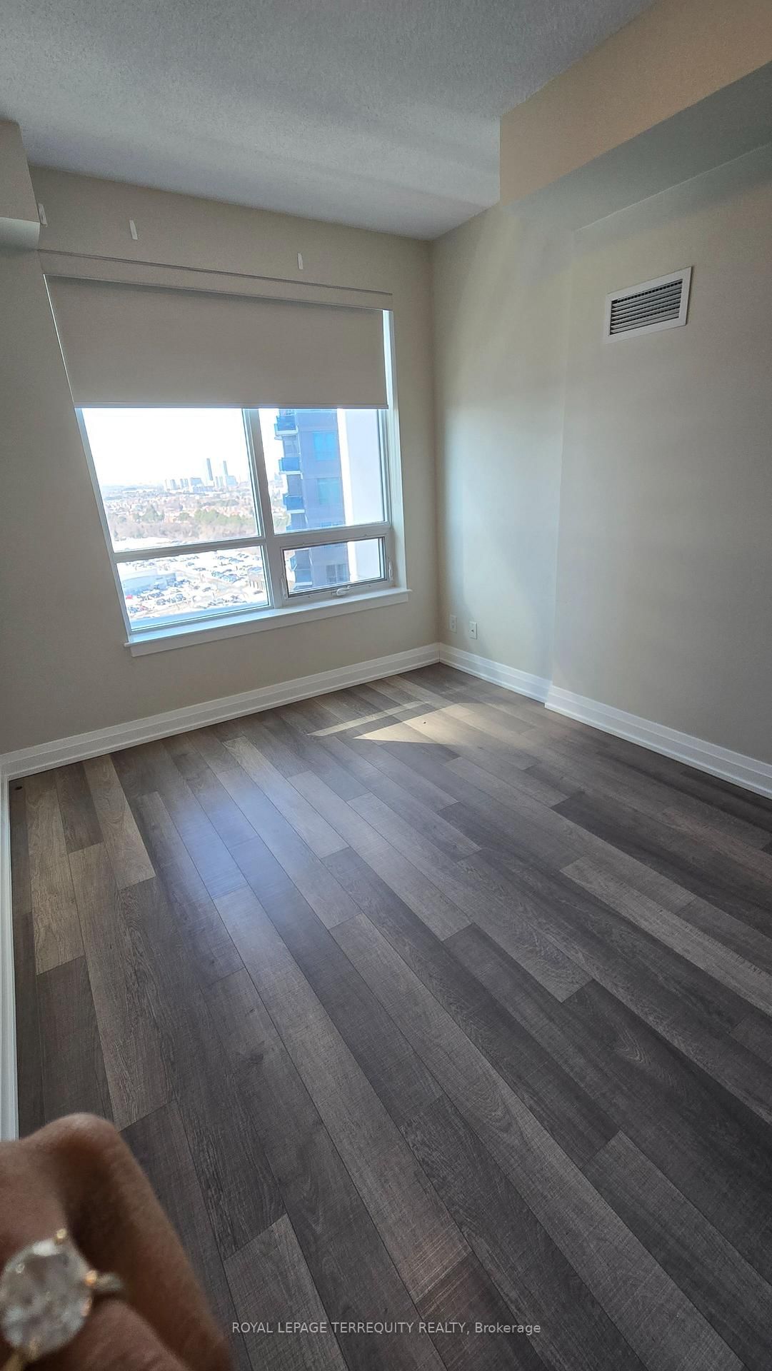 7165 Yonge St, unit 1710 for rent