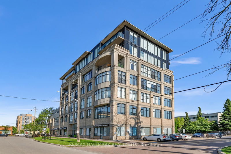 10376 Yonge St, unit 403 for sale