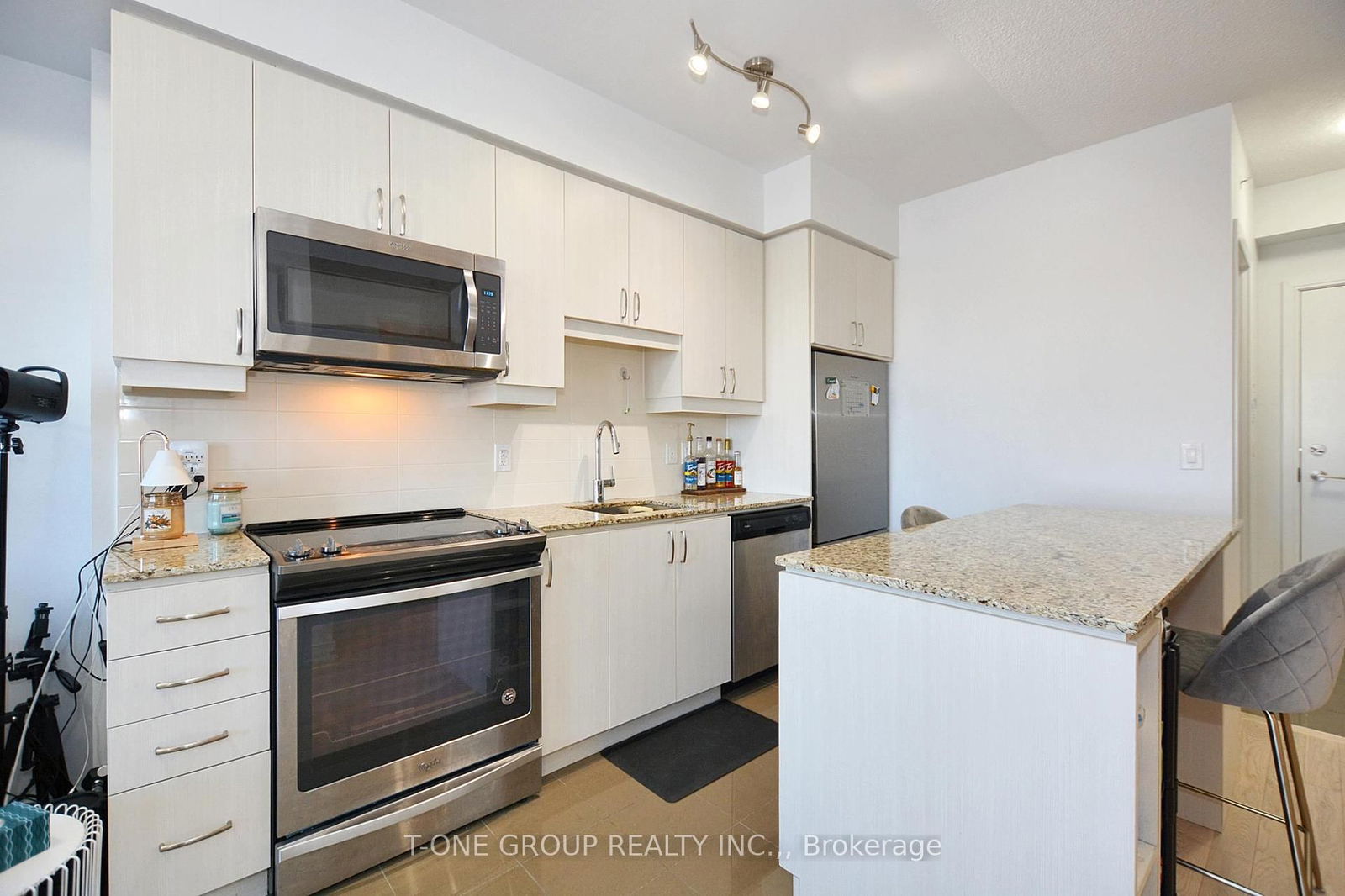 9205 Yonge St, unit 618NE for sale